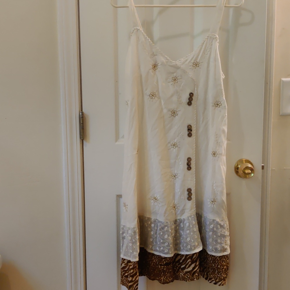 Raya Sun, Medium, Mostly White